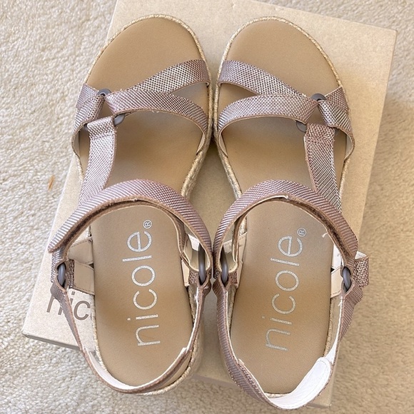Brand New Nicole Genuine Leather Pathbreaker Espadrille Wedge Sandals Metallic - Picture 5 of 15